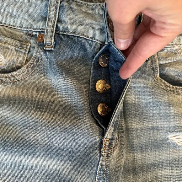 American Eagle Lightwash Distressed Tom Girl Denim Jeans size 4 - Picture 6 of 9